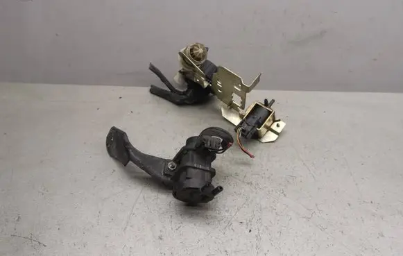 Mercedes-Benz C W202 Turbo solenoid valve 0005450327 2025450503