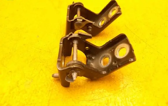 Citroen DS4 Front door upper hinge