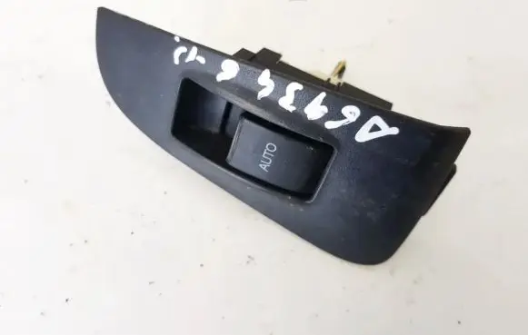 Toyota Avensis T250 Electric window control switch 7427105020 8657