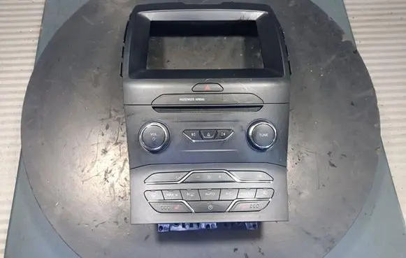Ford Edge I Air circulation switch 
