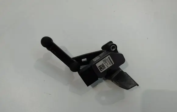 Headlight/headlamp level sensor