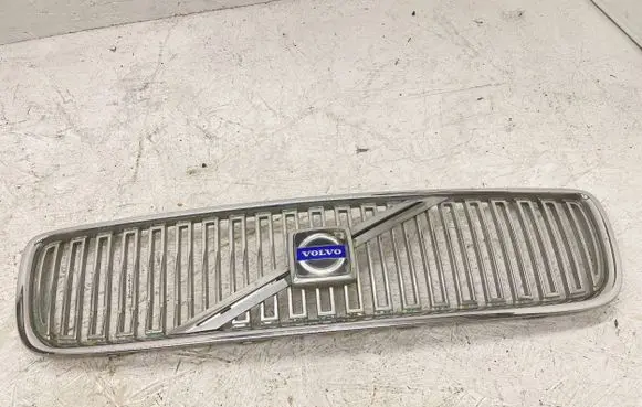 Volvo V70 Front bumper upper radiator grill 08693346