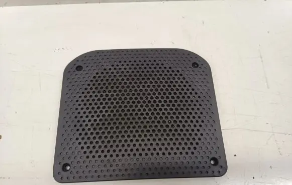 BMW 1 F40 Subwoofer grill/trim 2622499