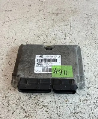 Skoda Fabia Mk1 (6Y) Engine control unit/module 036906034JE 4ZM05DD3F