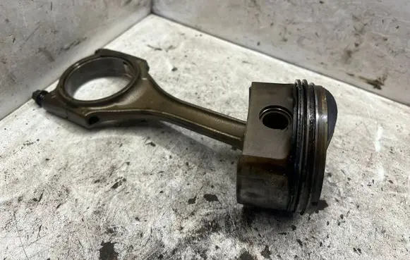 Audi A6 S6 C6 4F Piston with connecting rod