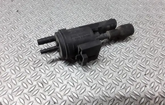 Mercedes-Benz C W203 Vacuum valve 0025401497