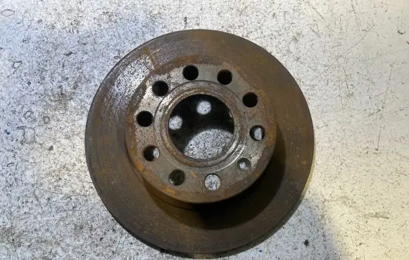 Volkswagen Golf V Rear brake disc