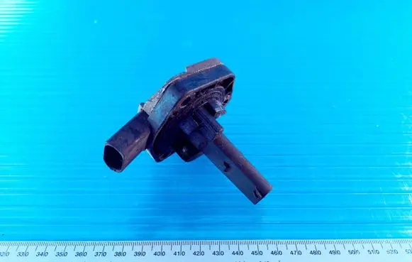 Audi A6 S6 C5 4B Oil level sensor 1J0907660B