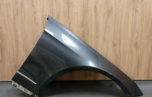 Mercedes-Benz E A207 Fender 