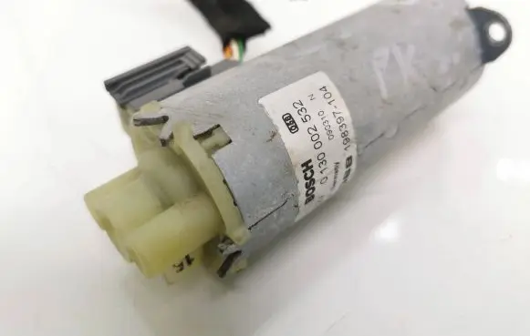 Volvo S80 Seat adjustment motor 0130002532 090310 198397104