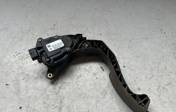 Dacia Sandero II Accelerator throttle pedal 180022703R