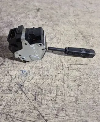 Dacia Sandero Indicator stalk 890789