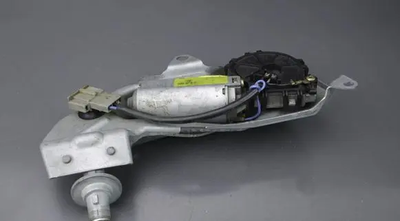 Renault Megane I Rear window wiper motor 8200028554