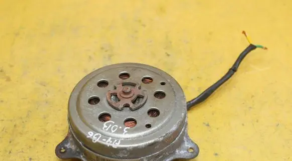 Coolant fan relay
