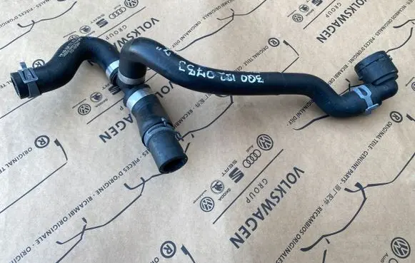 Volkswagen PASSAT B8 Engine coolant pipe/hose 3Q0122073J