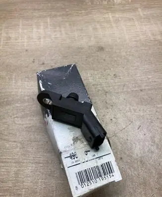 Opel Vectra B Air pressure sensor 305518B