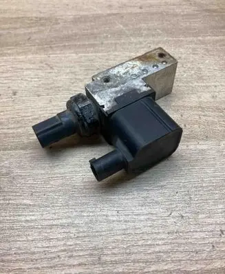 Mercedes-Benz CLS C219 Air suspension valve block A2113200158