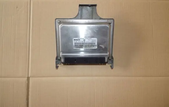 Toyota Yaris Engine control unit/module 0281010768