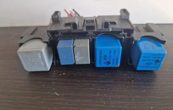 Renault Trafic III (X82) Relay mounting block 678835916R 93452805