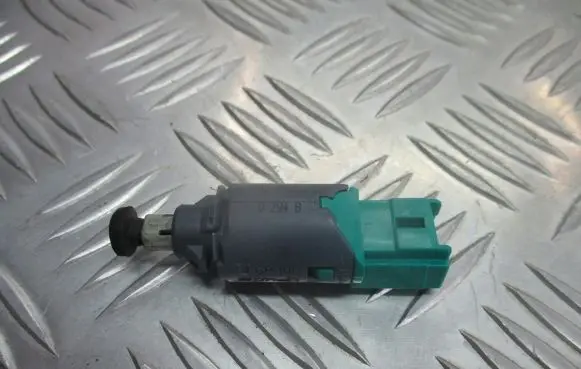 Renault Megane III Clutch pedal sensor 253250007R