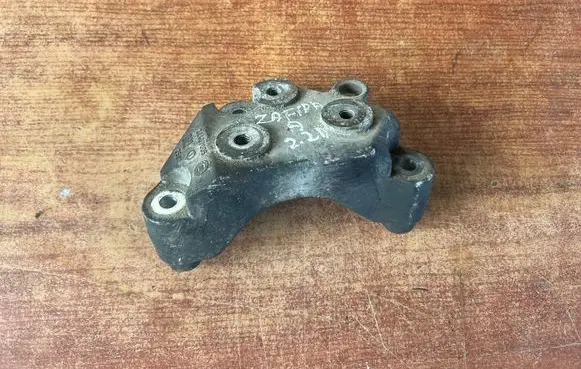 Opel Zafira A Gearbox mounting bracket 24407005