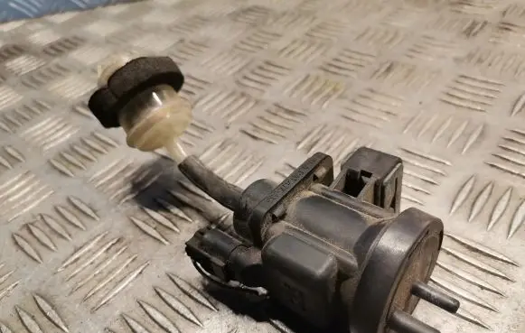 Mercedes-Benz E W210 Turbo solenoid valve 0005450527