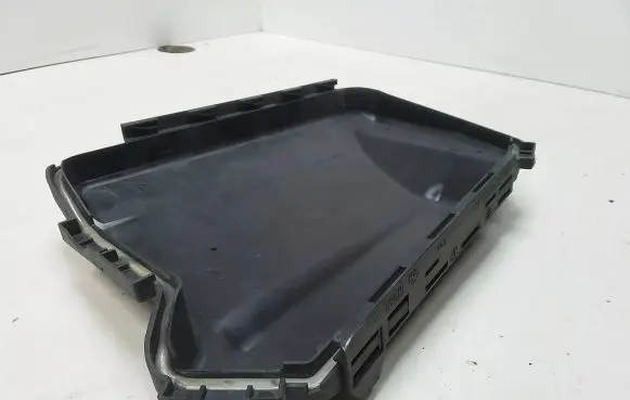 Mercedes-Benz E W211 Fuse box cover A2115400682