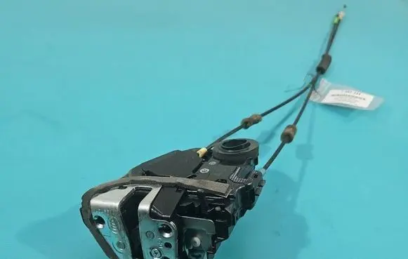 Toyota RAV 4 (XA40) Rear door lock 5052700 IMPRK1562444