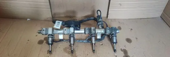Hyundai i30 Fuel injector 353502B110