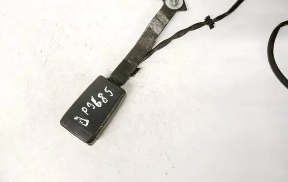 Front seatbelt buckle