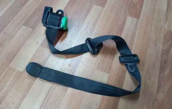 Chrysler Voyager Middle seatbelt (rear) P04680197AD 04680197AD