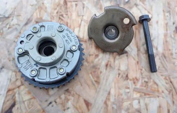 BMW 1 E81 E87 Camshaft pulley/ VANOS 7540346 7540442