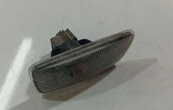 Volvo S60 Front fender indicator light 