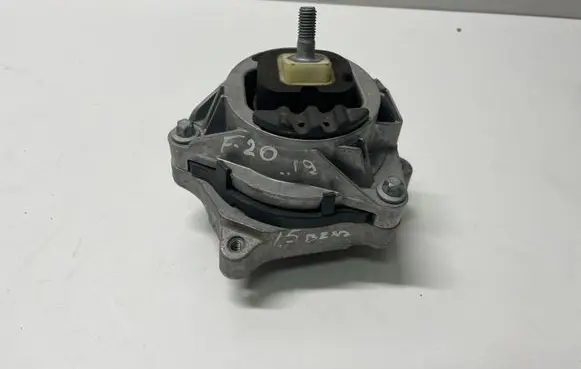 BMW 1 F20 F21 Engine mount bracket 6873704