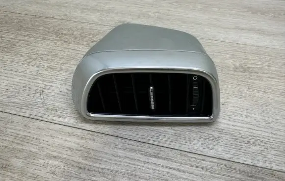 Rear air vent grill