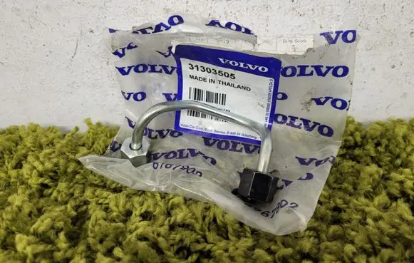 Volvo S90, V90 Fuel injector supply line/pipe 31303505