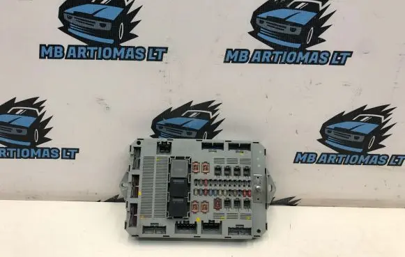 Jaguar XF X250 Fuse module 8X2T14B476BD