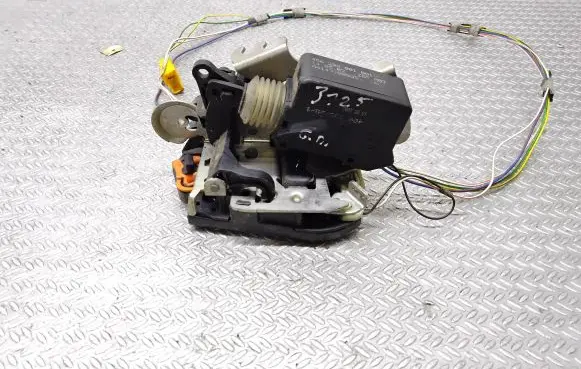Mercedes-Benz Vaneo W414 Sliding door lock A4147300335 456208001001