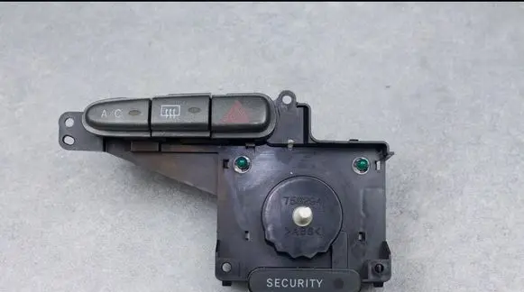 Toyota Yaris Hazard light switch 758294