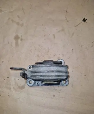 Volvo XC90 Engine mount bracket 326D20E