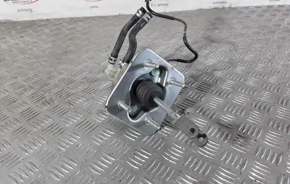 Toyota Prius (XW20) Master brake cylinder 13203040120 6E06260