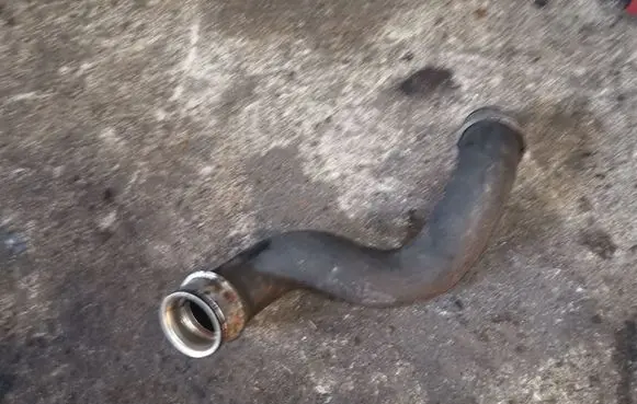 Mercedes-Benz E W212 Engine coolant pipe/hose A2045011682