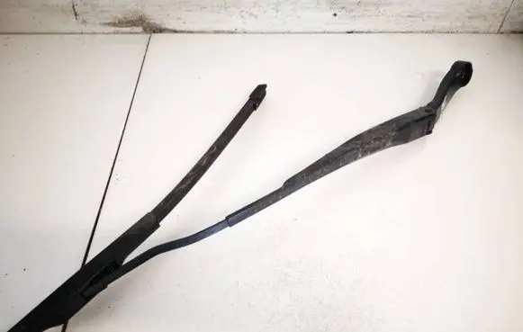 Chrysler 200 Front wiper blade arm