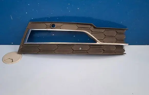 Skoda Octavia Mk4 Front fog light trim/grill 5E3807682C