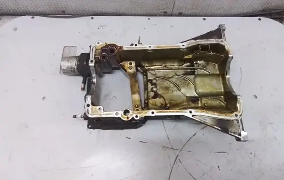 Nissan Maxima A34 Oil sump