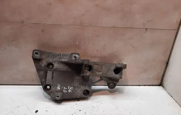 Volkswagen PASSAT B6 Generator/alternator bracket 06F903143F