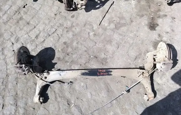 Toyota Corolla Verso E121 Rear axle beam