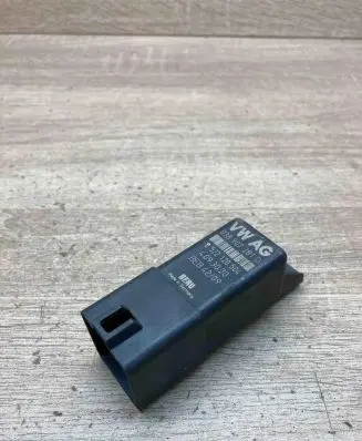 Audi A3 S3 8P Glow plug pre-heat relay 038907281D 0522120504