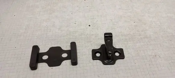 Opel Frontera B Front door lock loop/hook striker 