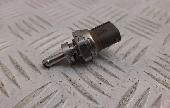 Nissan Juke I F15 Exhaust gas pressure sensor 2276000Q0C 223650901R H8201417034